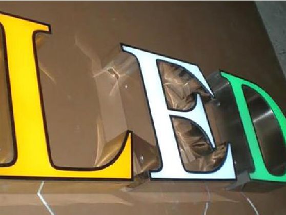 维西傈僳族自治县介绍LED招牌的基础知识。